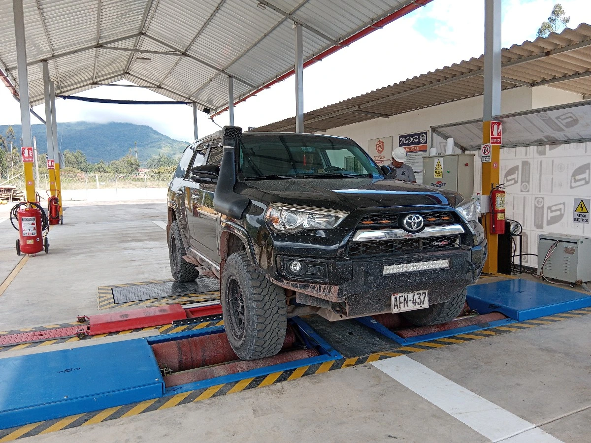 Proceso de revisión técnica vehicular en Selva Central
